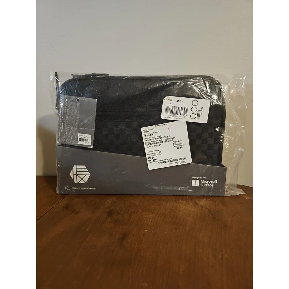 HEX Mona Sleeve Case for Microsoft Surface Go Black - Checkered - NEW with Tags